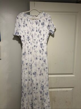 orange creek White Maxi Dress with Blue Floral Print with pockets